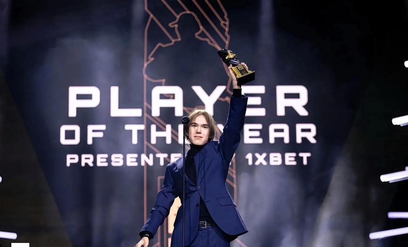 入围赛数据盘点：红方比较稳，大家都选女枪